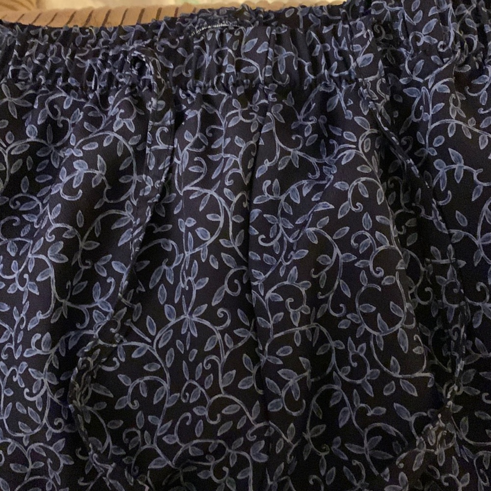 Kathie Lee Collection crepe-like blue leaf print pant, size XL
